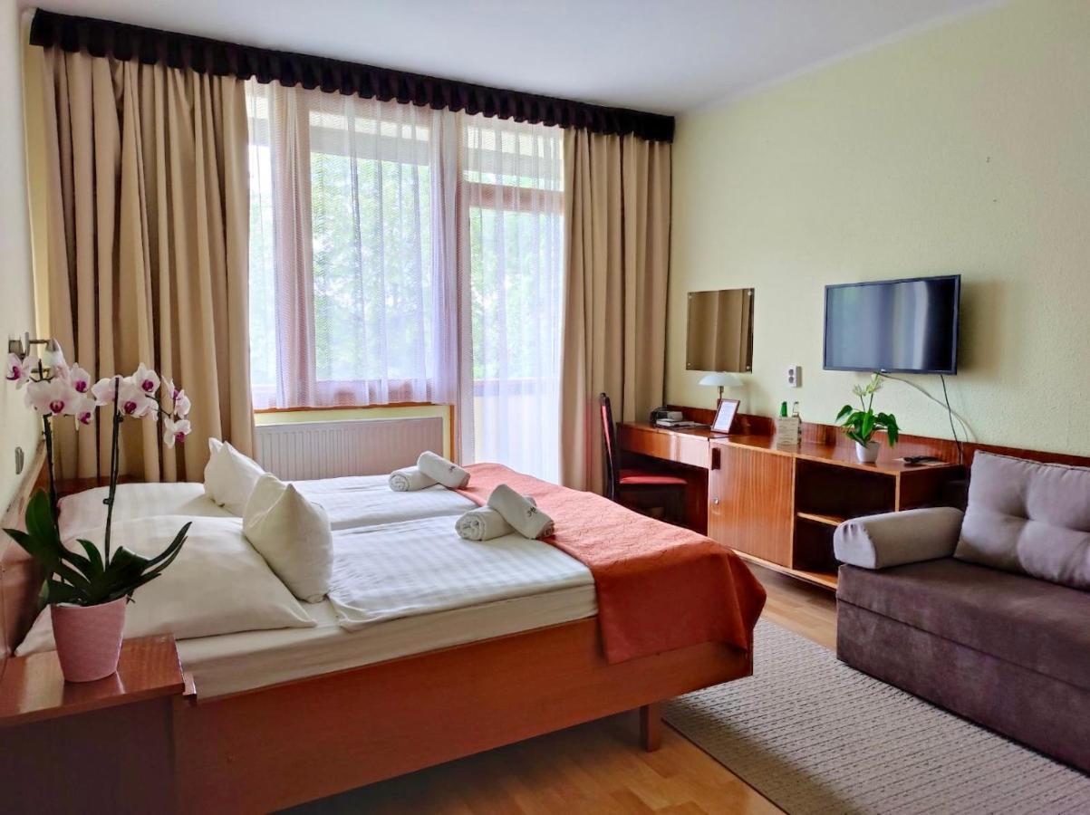 Apartman Hotel Buk Exterior foto