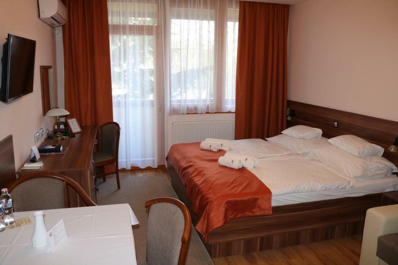 Apartman Hotel Buk Exterior foto